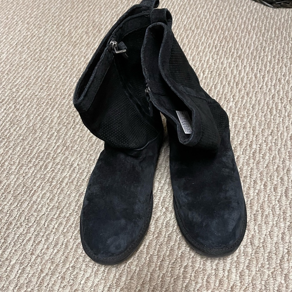 Ugg boots size 8 unlined-never worn